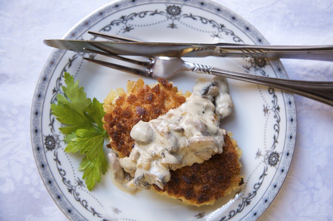 Hühnerfrikadelle mit Pilzsauce (Russland)