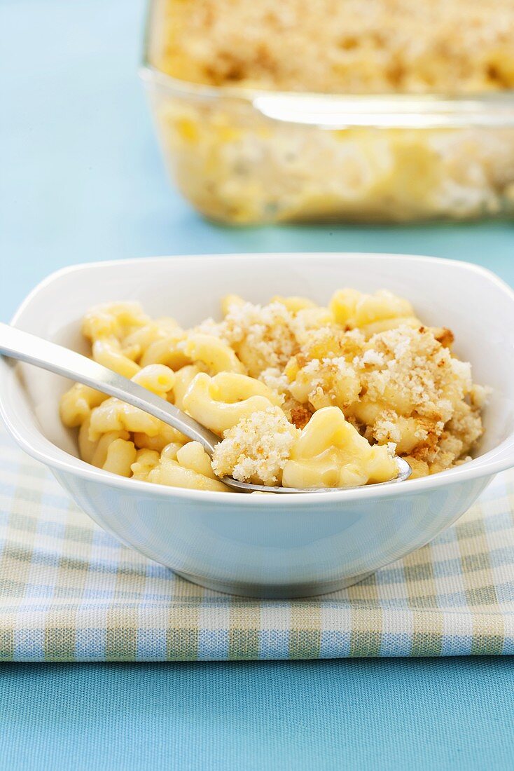 Macaroni and Cheese in Schale vor Backform