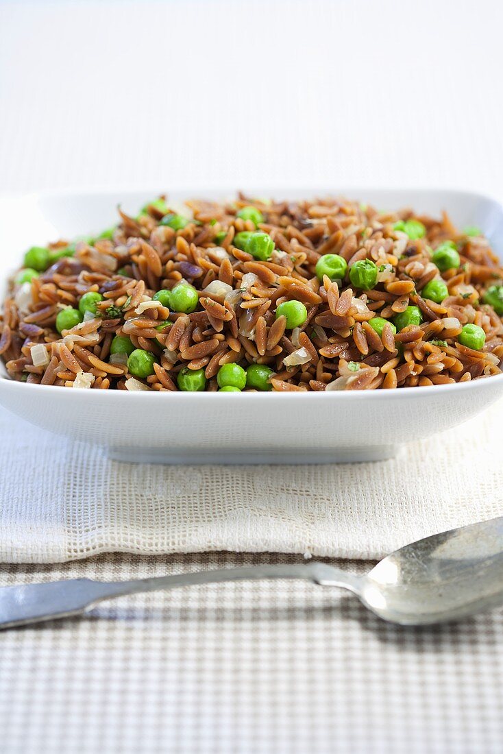 Nudelsalat (Orzo) mit Erbsen