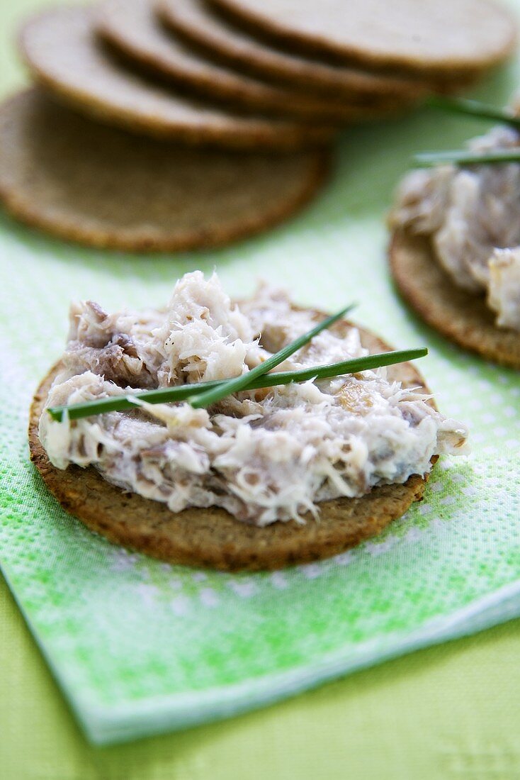 Hafercracker mit Makrelenpaste