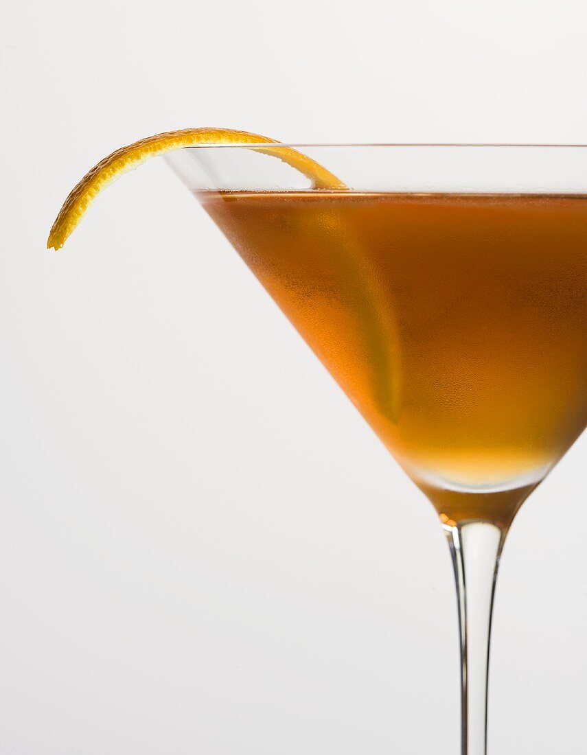 Bourbon Martini mit Zitronenschale