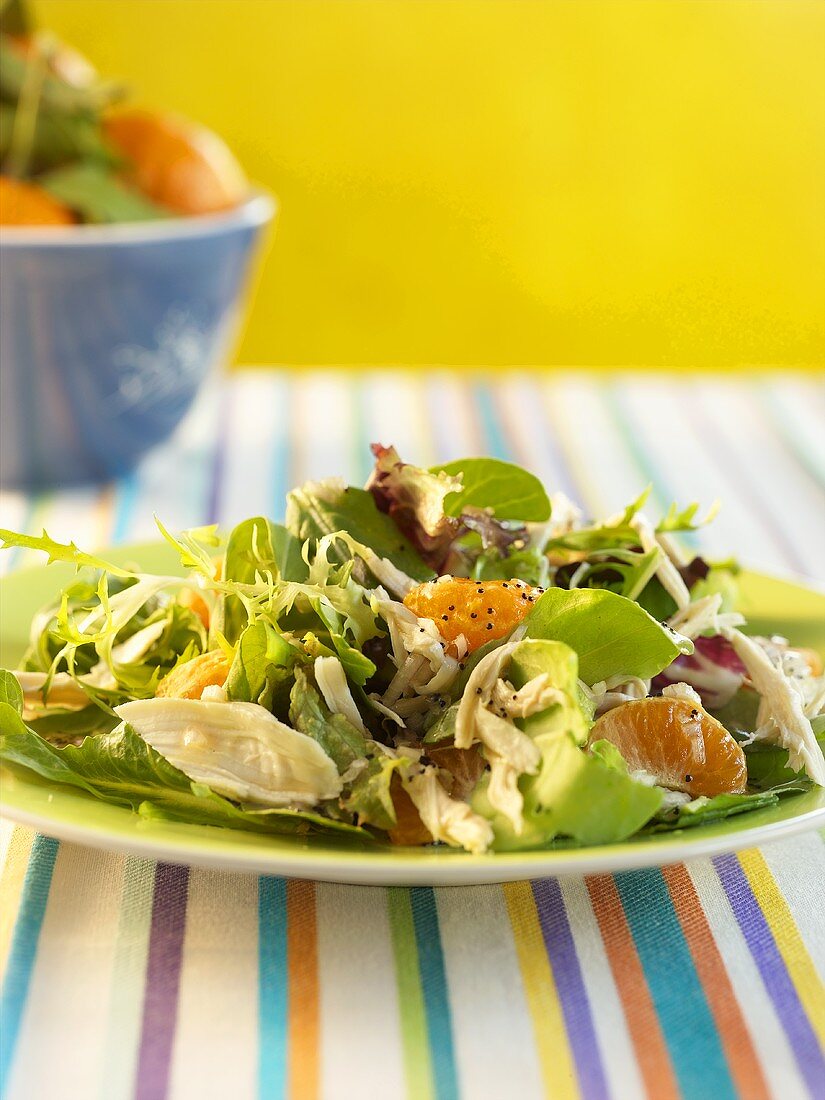 Blattsalat mit Hähnchen und Mandarinen