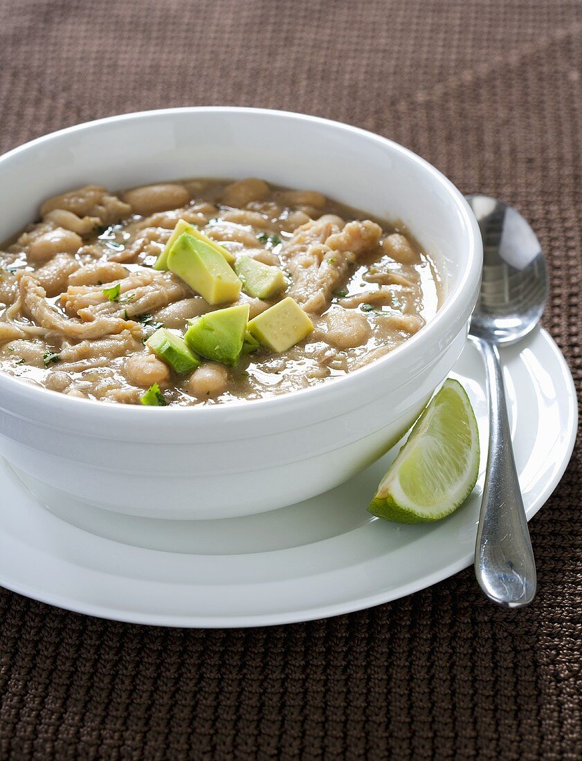 Chicken chilli with white beans and avocado