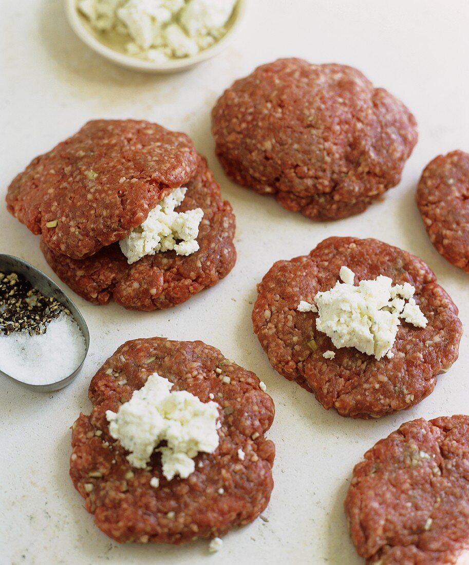 Rohe Frikadellen mit Blauschimmelkäse