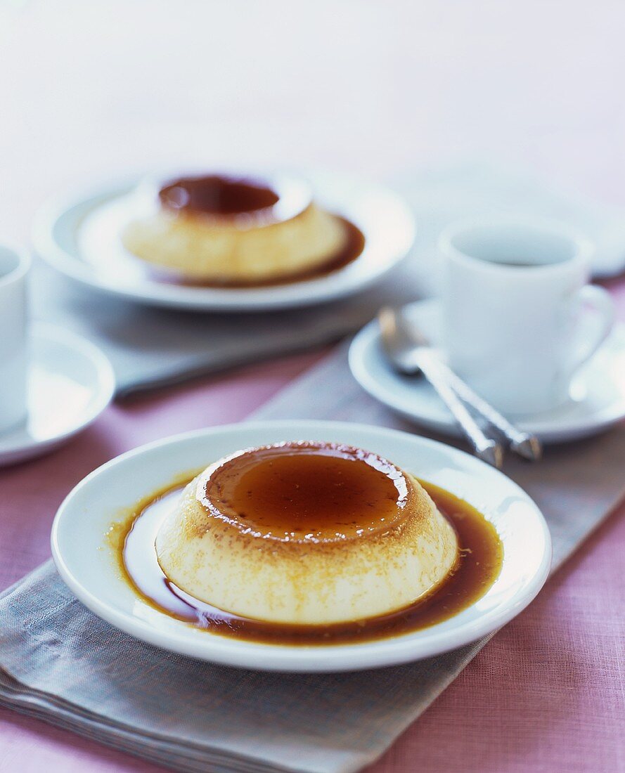 Crème Caramel und Kaffee