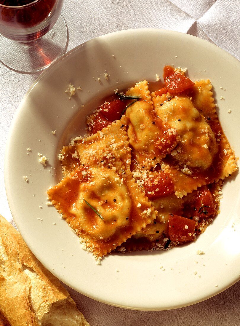 Ravioli in Tomato Sauce