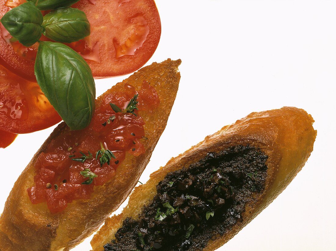 Crostini with tomatoes and olive paste (Tuscany, Italy)