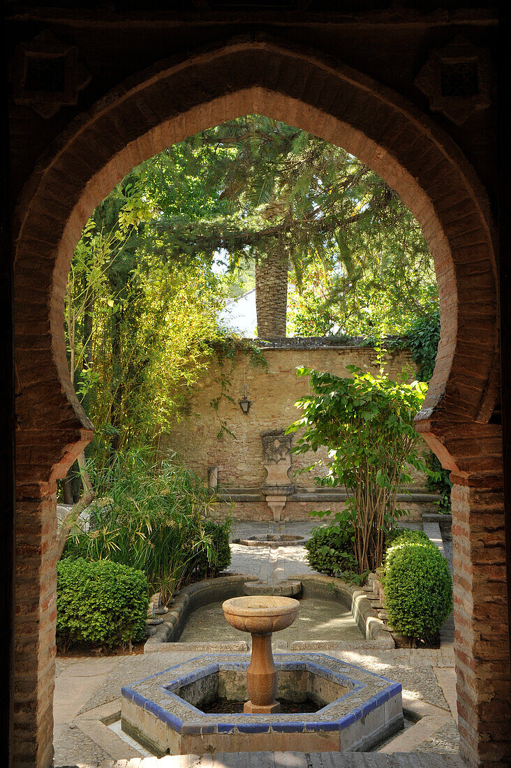 Arabischer Garten in der Casa Mondragon in der Altstadt von Ronda, Provinz Malaga, Andalusien, Spanien