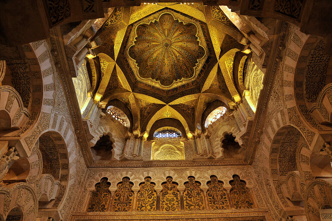 Kuppel des Mihrab in der Mezquita in Cordoba, Andalusien, Spanien