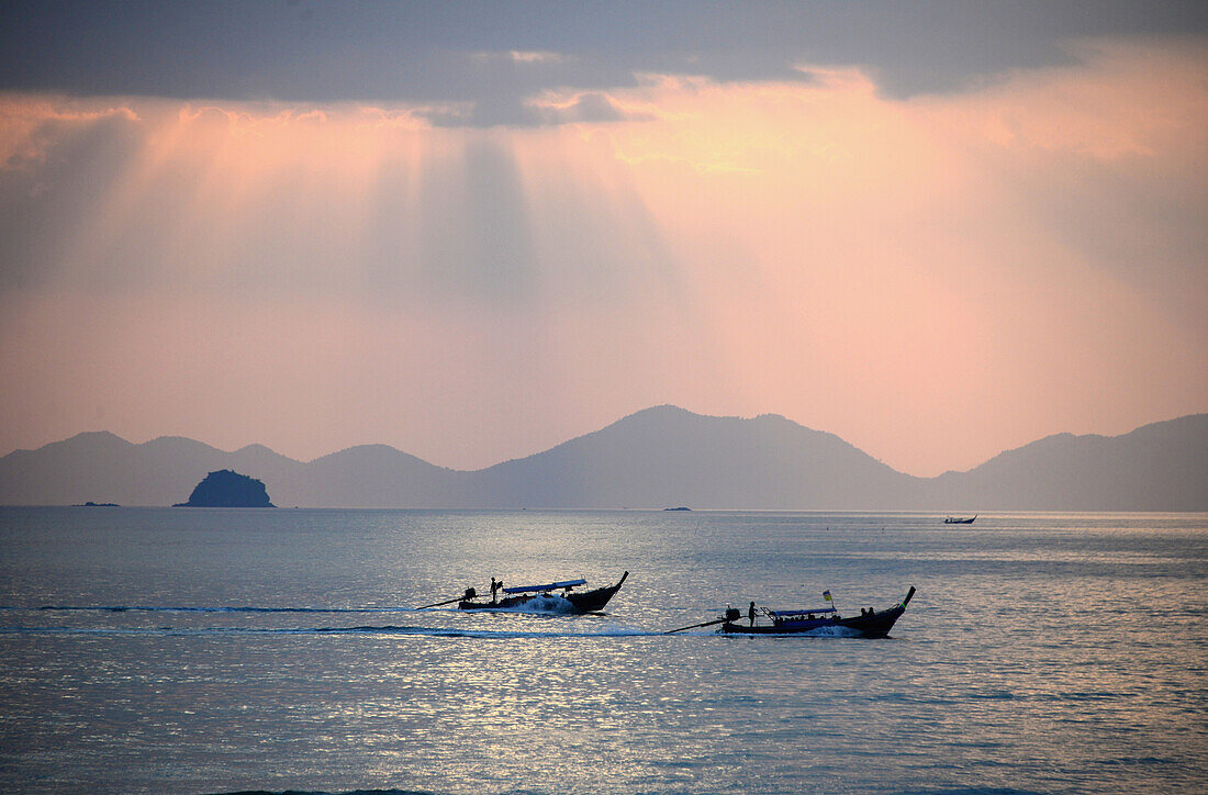 abendlicher Blick über den Ao Nang Beach, Krabi, Andaman Sea, Thailand, Asien