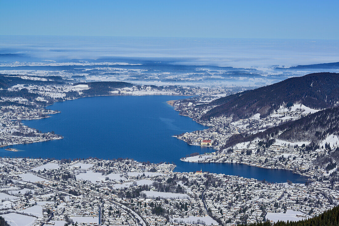 Blick auf Tegernsee mit Ort Tegernsee, vom Wallberg, Bayerische Alpen, Oberbayern, Bayern, Deutschland