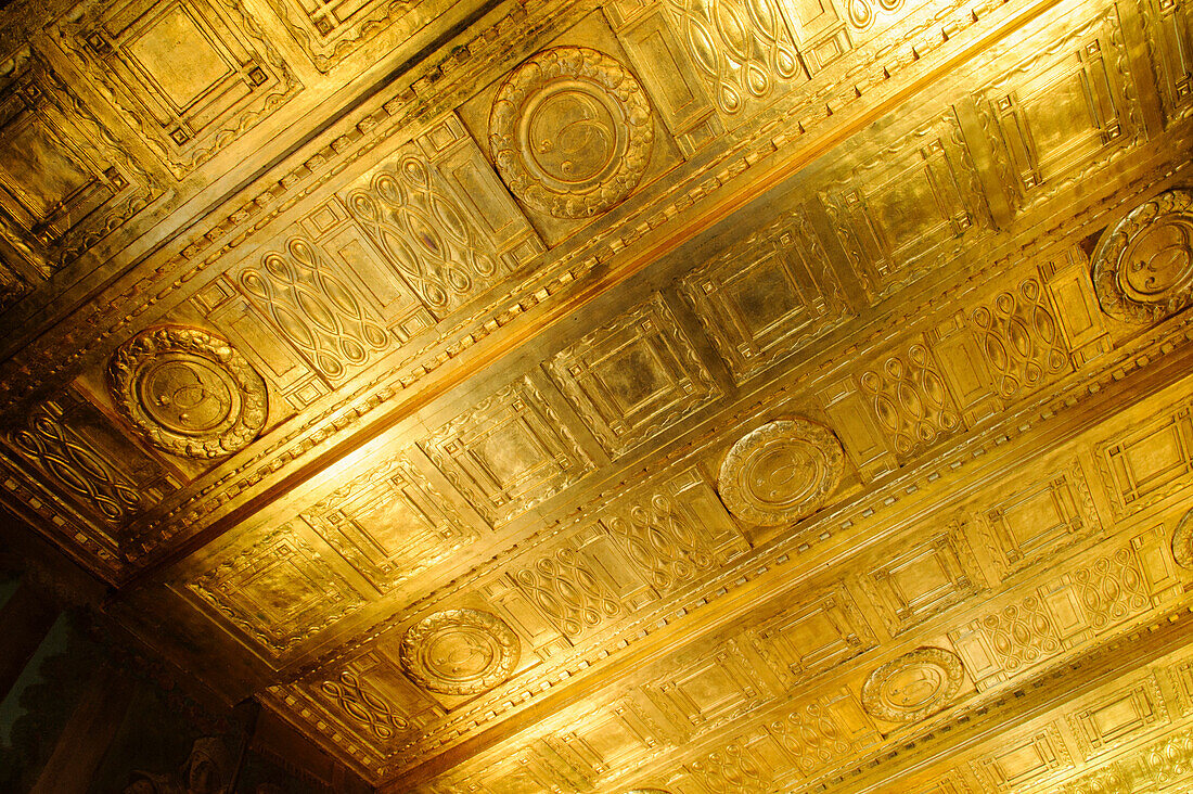 Golden ceiling in art nouveau Hochzeitsturm, Mathildenhoehe, Darmstadt, Hesse, Germany