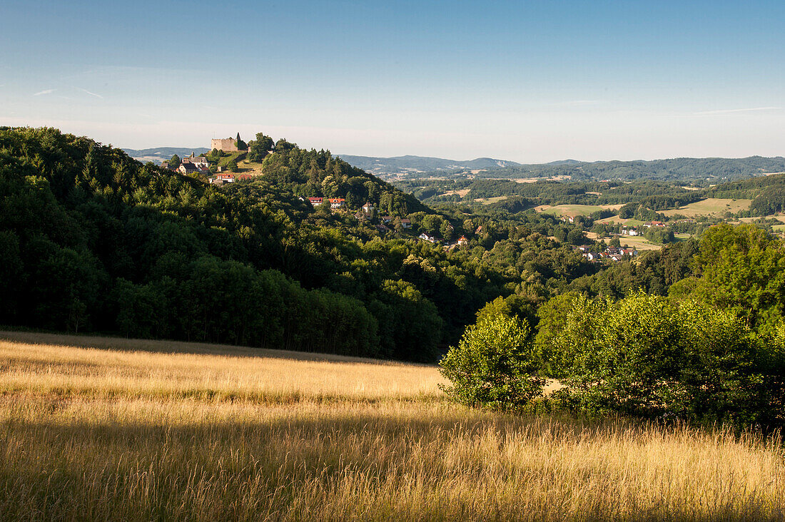 landscape and Lindenfels castle, Bergstrasse, Odenwald, Hesse, Germany