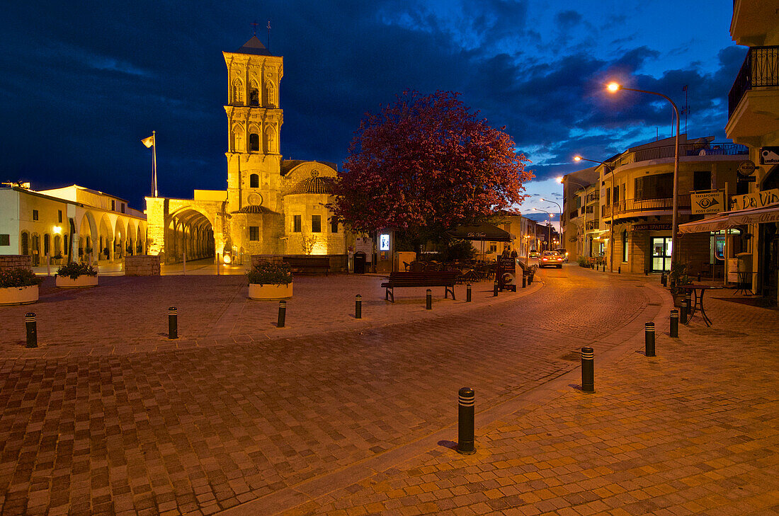 beleuchtete Lazarus Kirche nach Sonnenuntergang in Larnaka, Larnaca District, Zypern