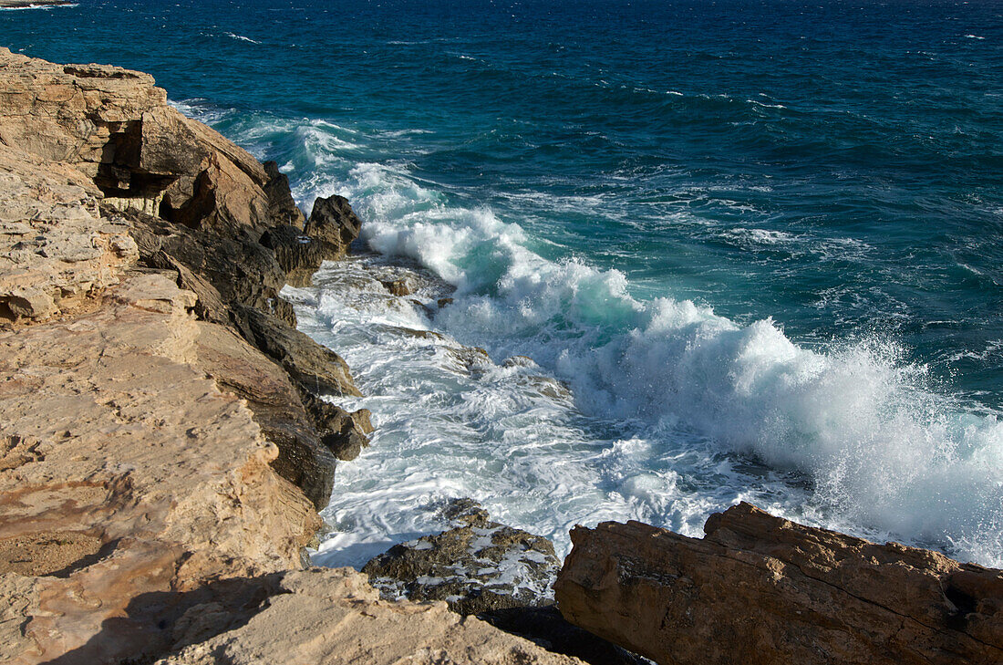 Wilde Steilküste am Kap Greco bei Agia Napa nordöstlich von Larnaka, Larnaca District, Zypern