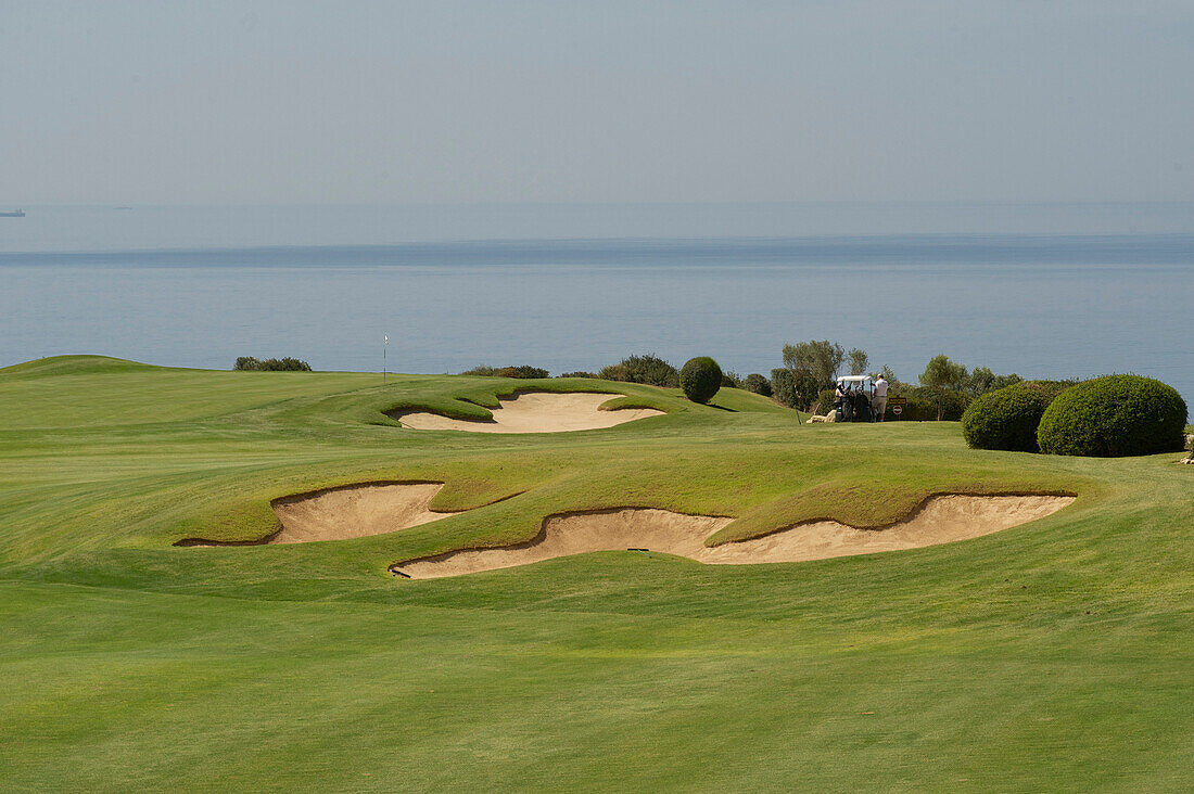 Golfplatz über dem Meer, Aphrodite Hills Intercontinental Resort Hotel beim Felsen der Aphrodite, Pétra tou Romioú, Region Pafos, Südwest Zypern