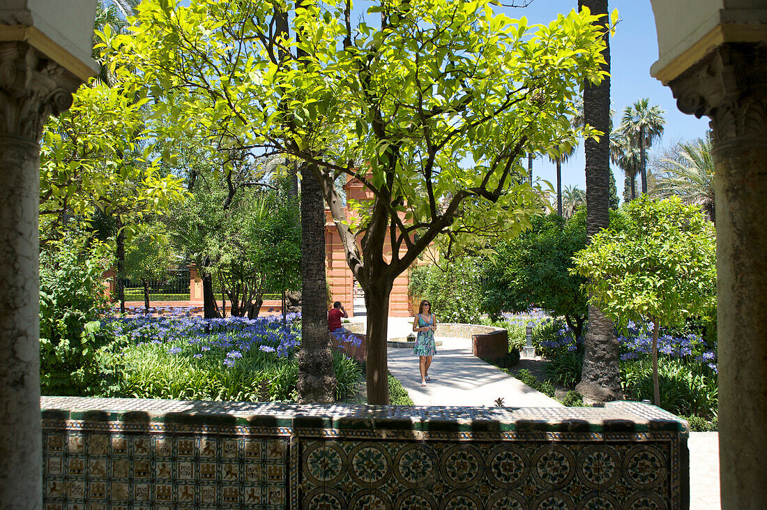 Moorish garden in the Alcazar, Spanish tiles, Sevilla, Andalusia, Spain, Europe
