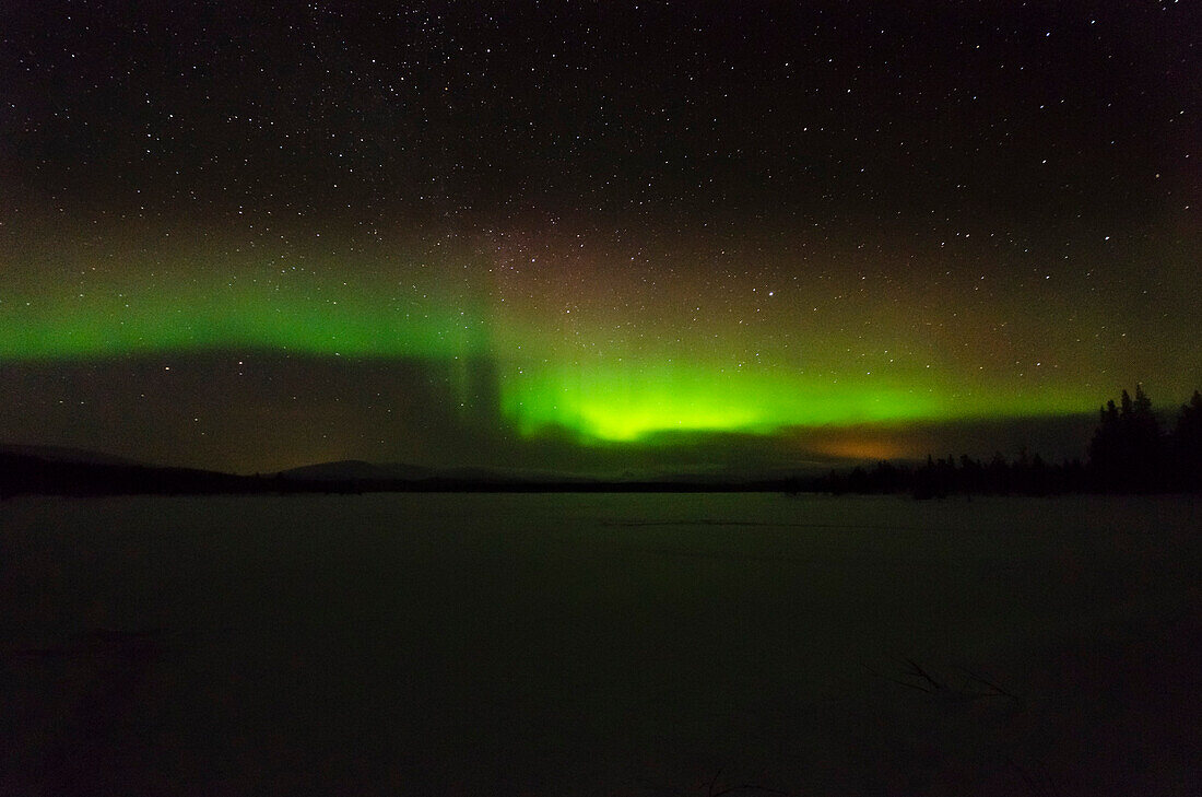 Northern lights above lake Luirojarvi, Urho Kekkonen National Park, finnish Lapland, Finland