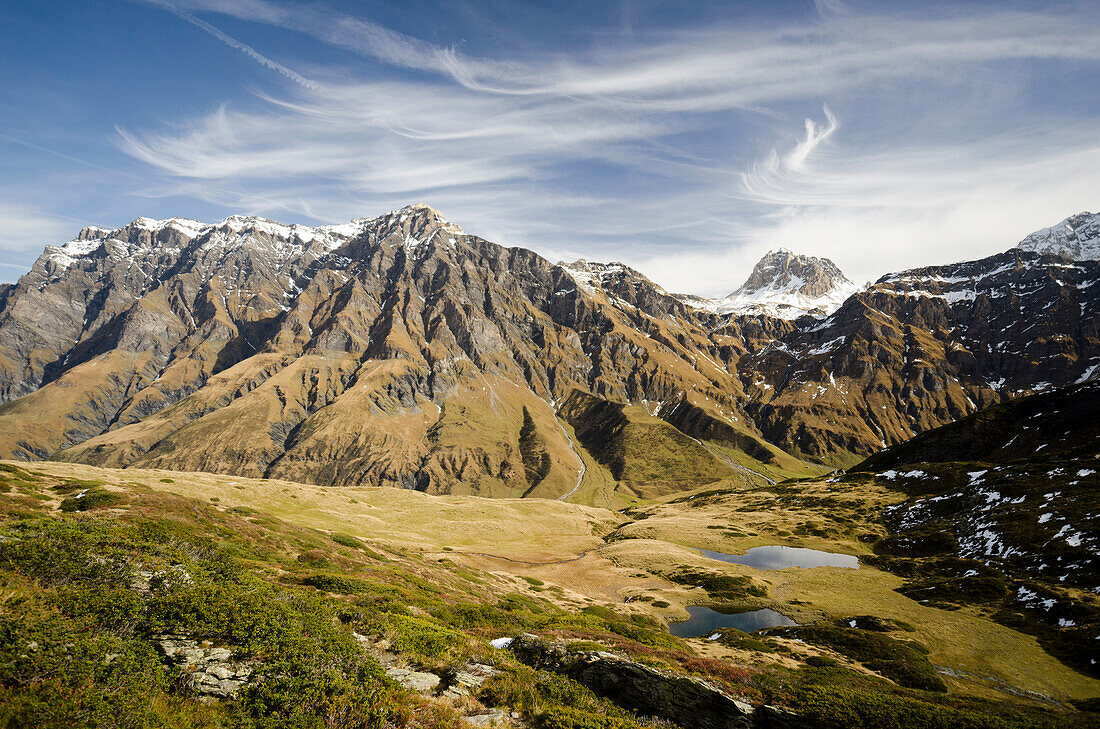 Bergseen unterhalb des Tomülpass, Safiental, Bündner Alpen, Kanton Graubünden, Schweiz