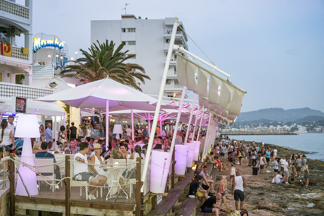 Beach Club in San Antonio, Ibiza, Balearen, Spanien