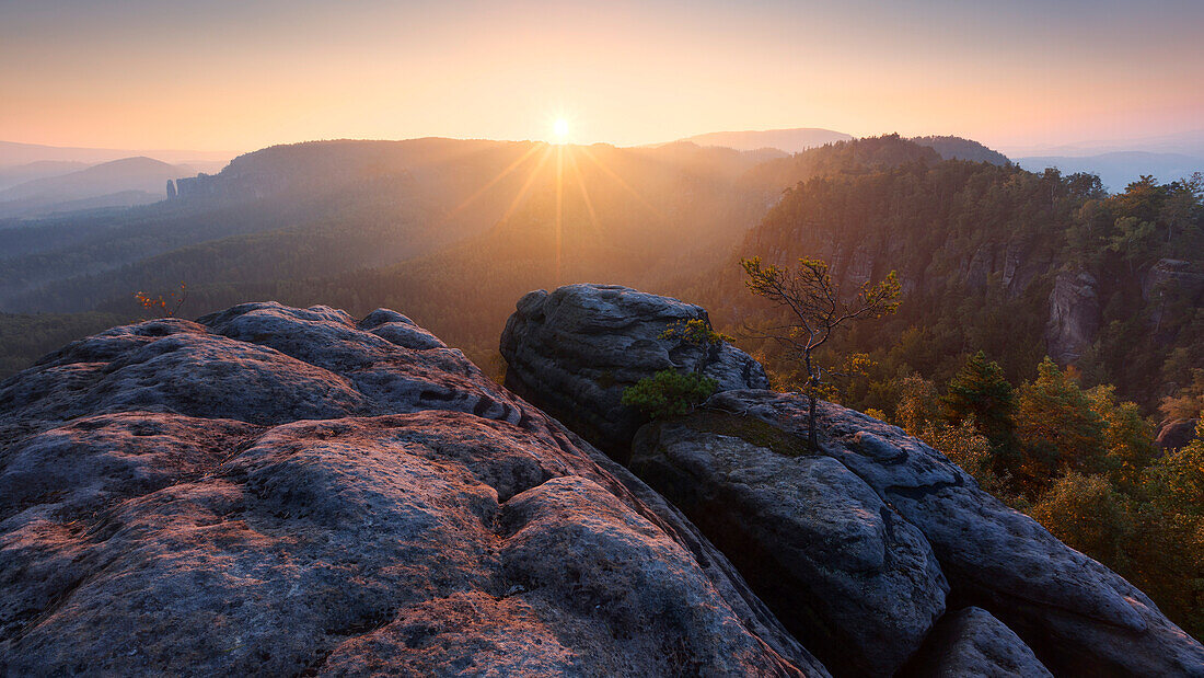 Sunrise over the Saxon Switzerland National Park, with view to the Mittelwinkel in the Schrammstein rock formation in late summer, Saxony, Germany