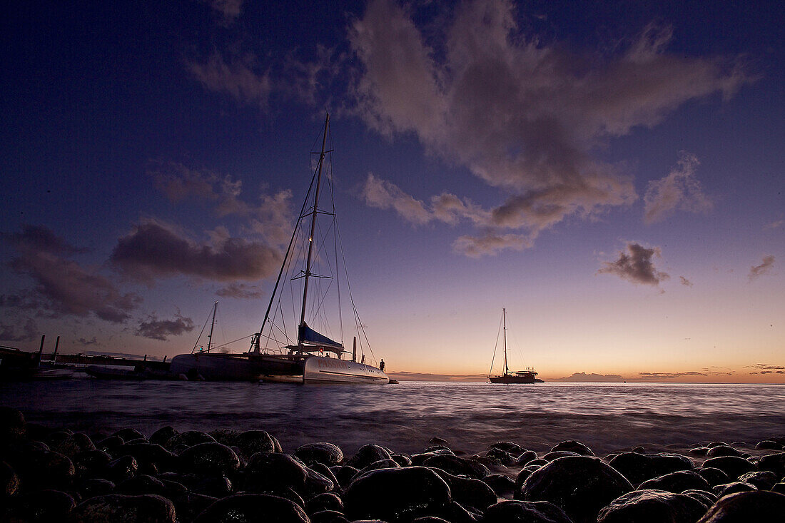 Segelboote im Sonnenuntergang, Dominica, Kleine Antillen, Karibik