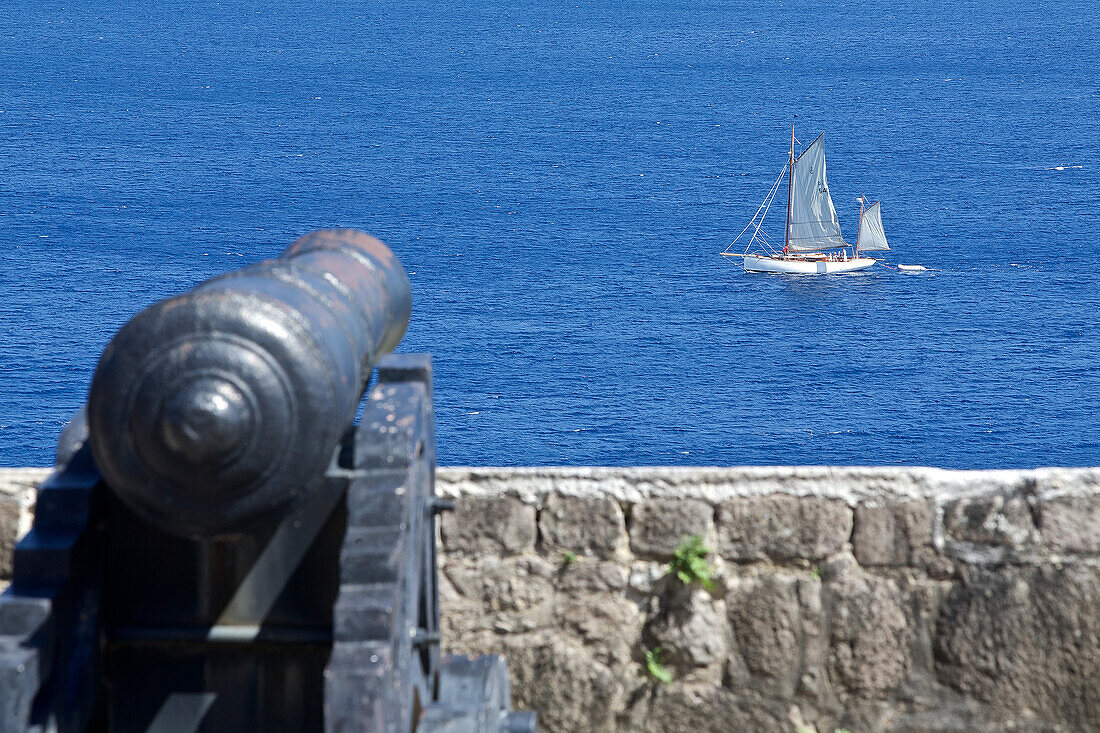 Cannon, Fort Shirley, Portsmouth, Cabrits National Park, Dominica, Lesser Antilles, Caribbean