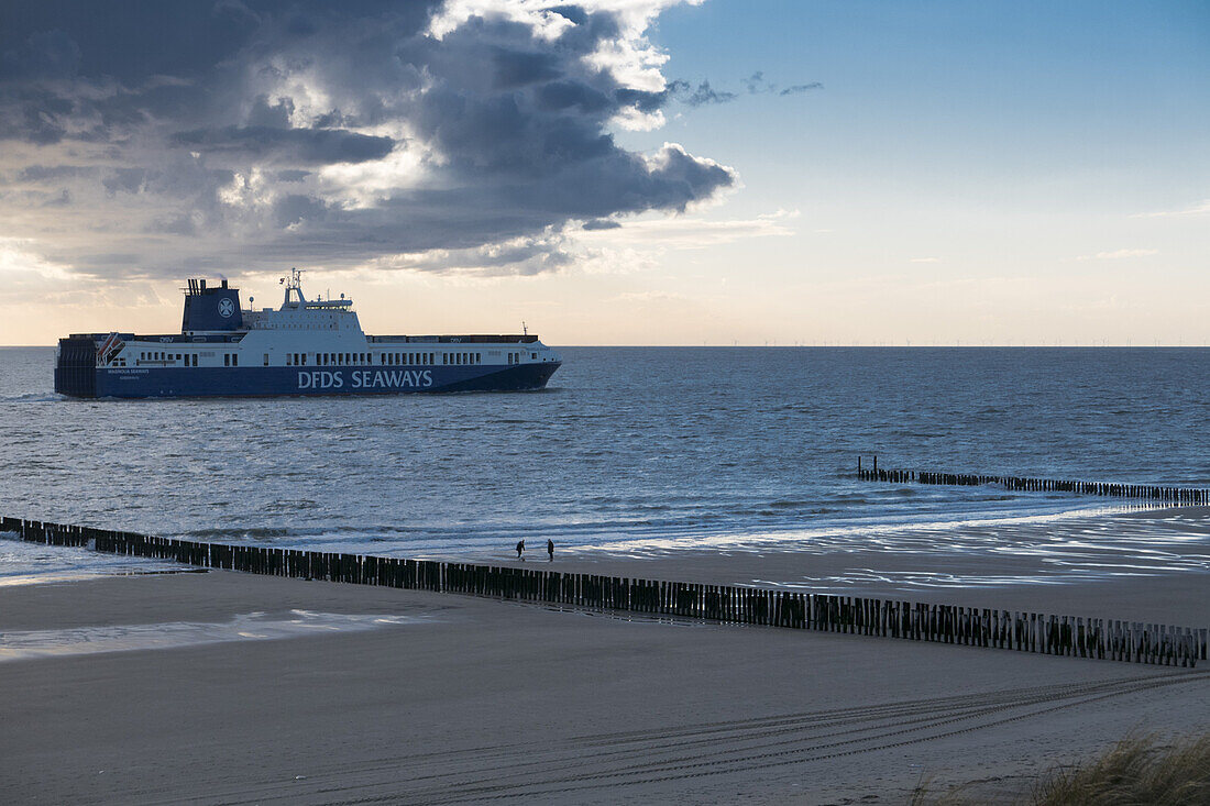 Frachtfähre bei Vlissingen, Nordsee-Küste, Provinz Seeland, Niederlande