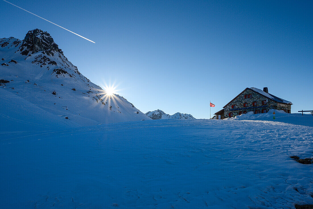 Grialetsch hut (2542 m), with Chilbritzenspitz, Grisons, Switzerland, Europe
