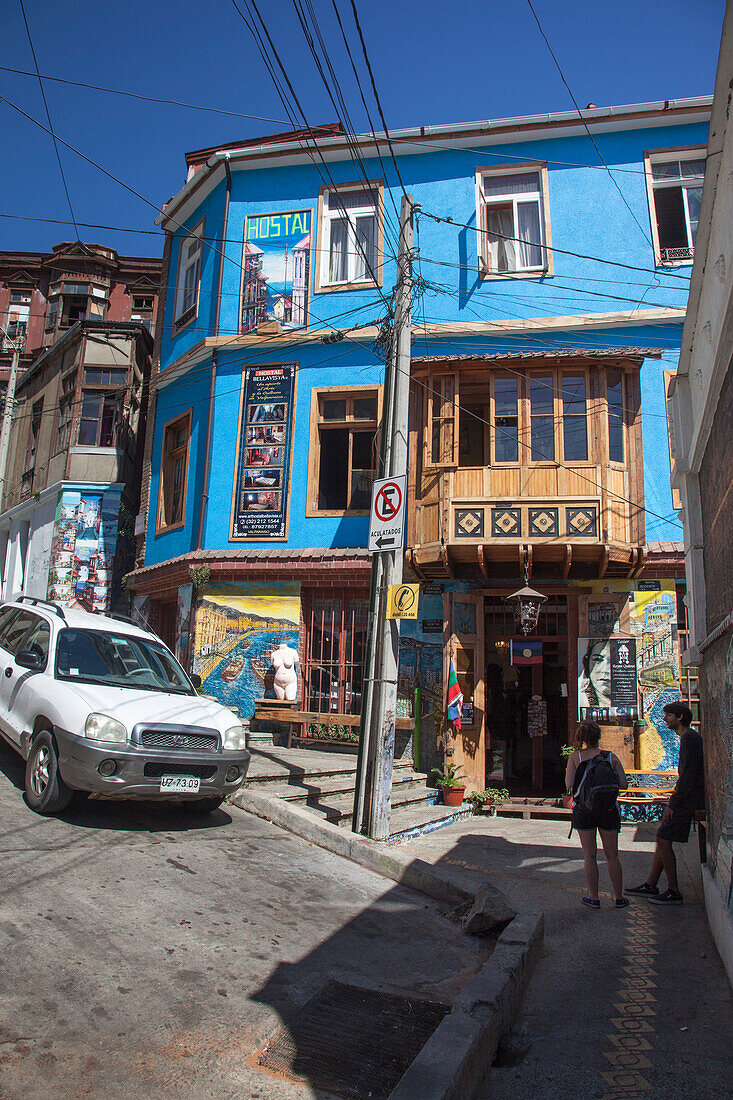 Das Bellavista Hostel mit Wandgemälden vm Künstler Marcus Caceres Morales, Valparaiso, Valparaiso, Chile, Südamerika