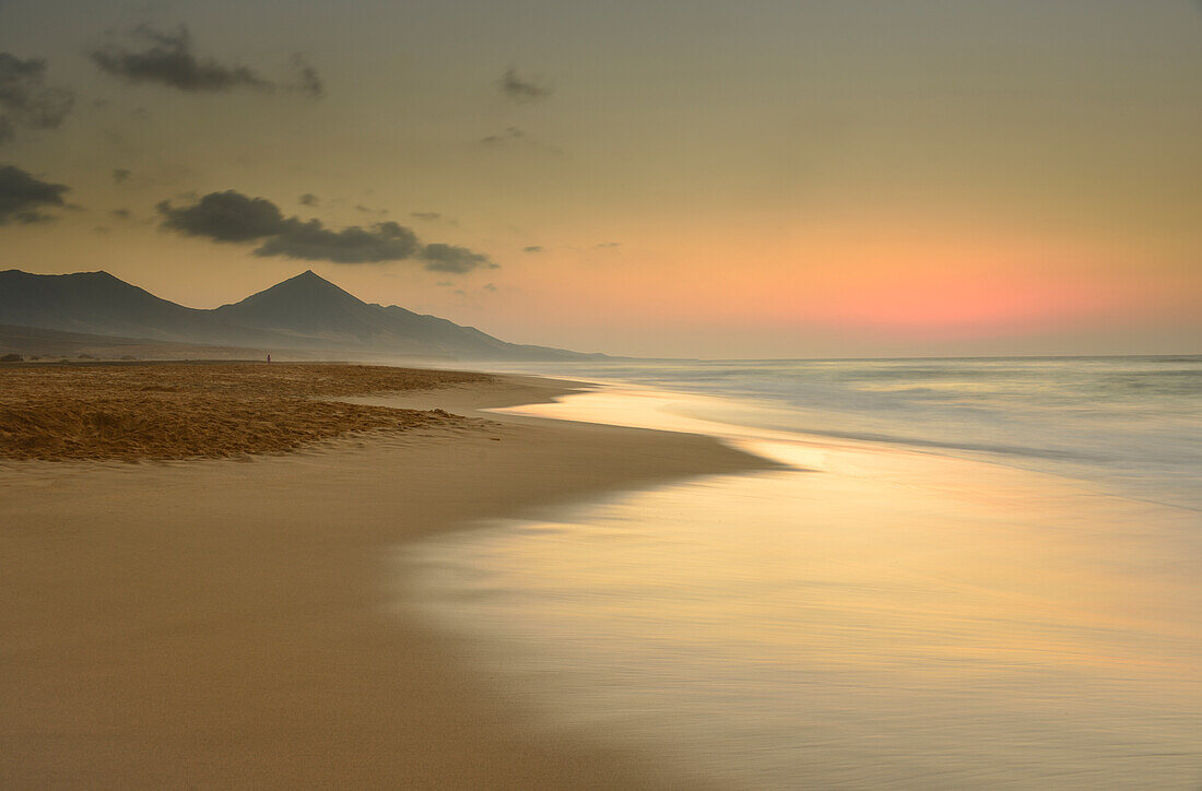 Waves at sunset at Playa de Cofete, Barlovento, Jandia Peninsula, Parque Natural de Jandia, Fuerteventura, Canary Islands, Spain