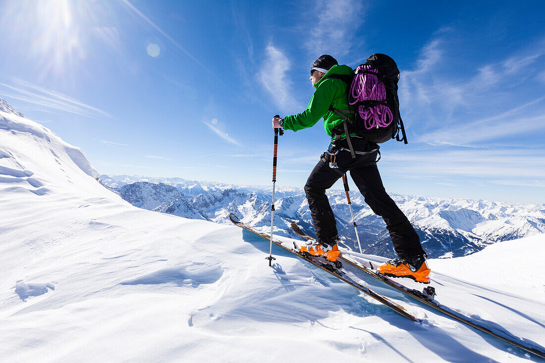 Skibergsteiger beim Schneefernerkopf/Zugspitze, Neue-Welt-Abfahrt, Ehrwald, Tirol, Österreich
