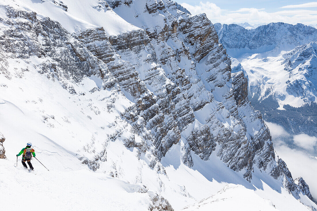 Backcountry skier, Neue-Welt-descent, Zugspitze, Ehrwald, Tirol, Austria