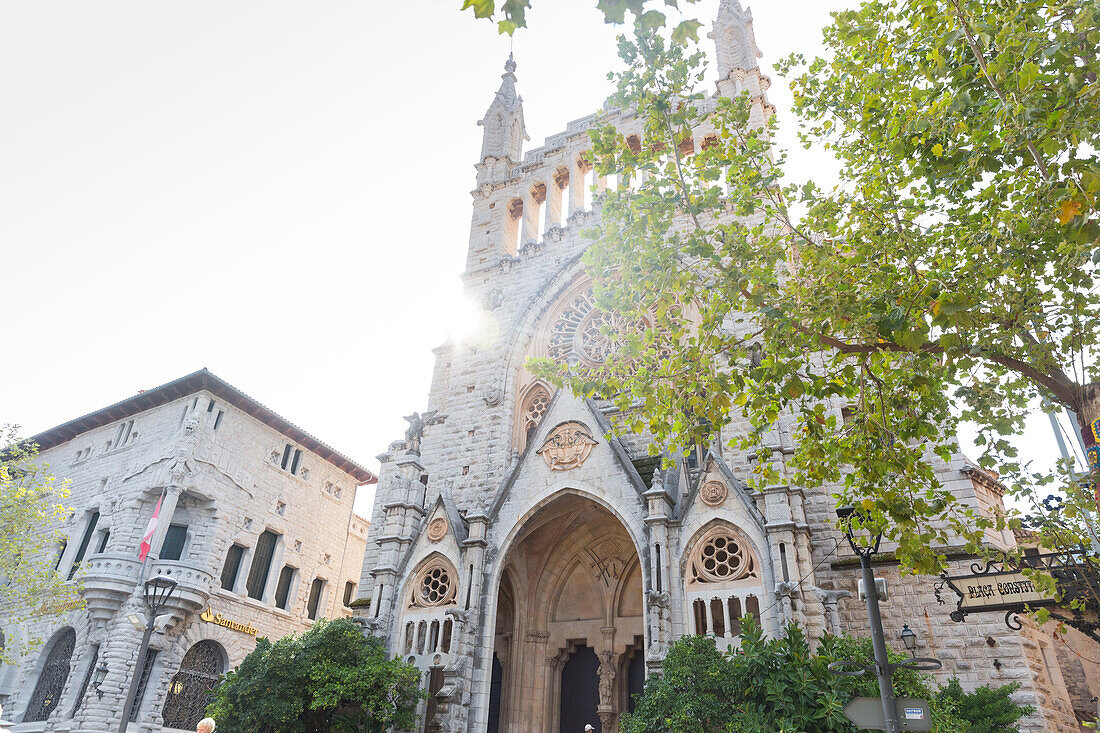 Pfarrkirche Sant Bartomeu, Jugendstilfassade, Fensterrosette, Serra de Tramuntana, Soller, Mallorca, Spanien