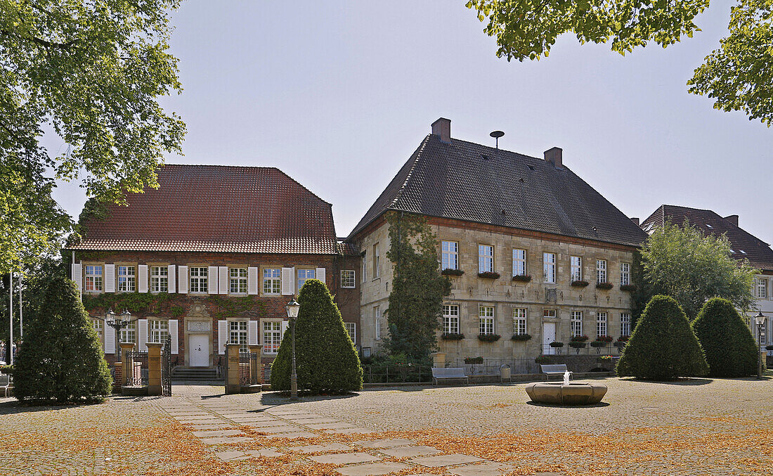 Barocke Kuriengebäude am Stiftsplatz 7 und 8 in Nottuln , Baumberge , Münsterland , Nordrhein-Westfalen , Deutschland , Europa