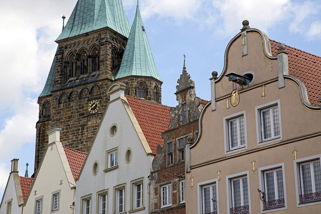 Houses at the market place and St Laurentius' church at Warendorf , Muensterland , North Rhine-Westphalia , Germany , Europe