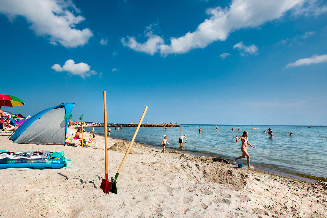 Kinder am Strand, Südstrand, Burgtiefe, Fehmarn, Ostsee, Schleswig-Holstein, Deutschland