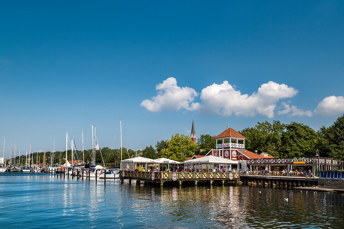 Café an der Fördepromenade, Flensburg, Flensburger Förde, Ostsee, Schleswig-Holstein, Deutschland