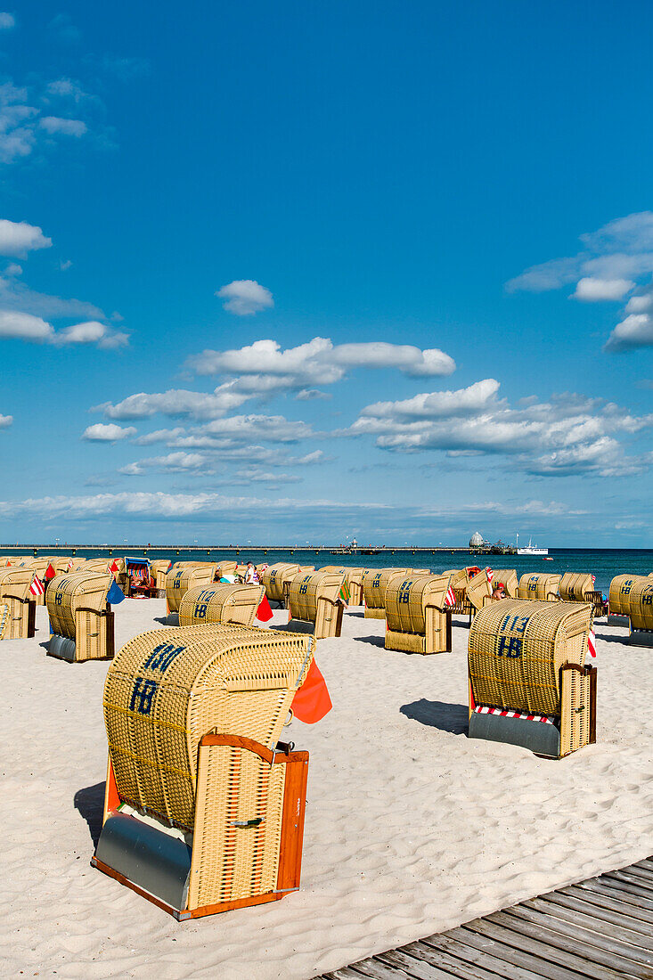 Strand mit Strandkörben, Grömitz, Lübecker Bucht, Ostsee, Schleswig-Holstein, Deutschland