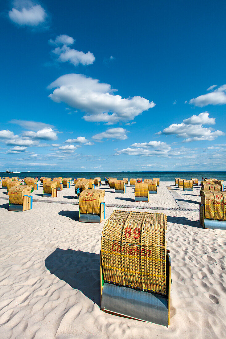 Strand mit Strandkörben, Grömitz, Lübecker Bucht, Ostsee, Schleswig-Holstein, Deutschland