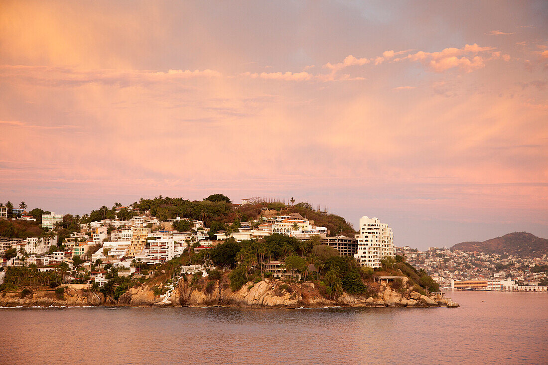 Häuser am Hügel bei Sonnenaufgang, Acapulco, Guerrero, Mexiko, Mittelamerika