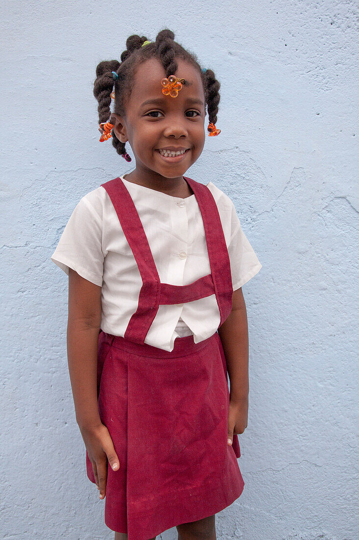 Junges Mädchen in Schuluniform, Santiago de Cuba, Santiago de Cuba, Kuba, Karibik