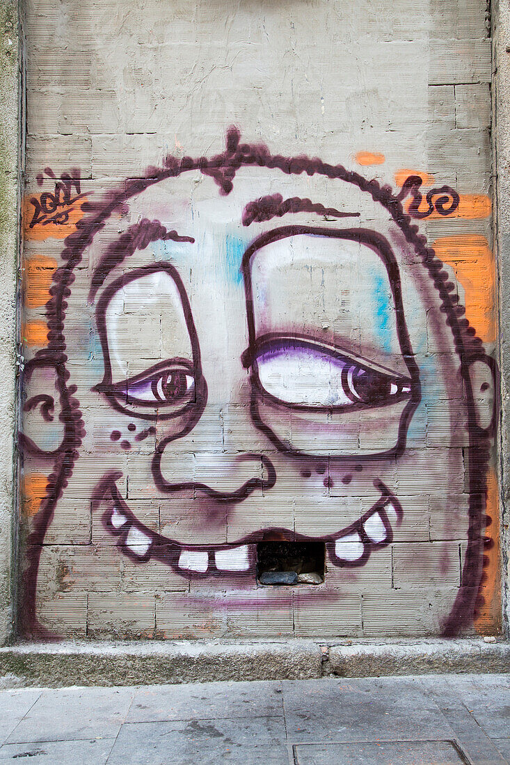 Graffiti mit Zahnlücke, Porto, Norte, Portugal, Europa