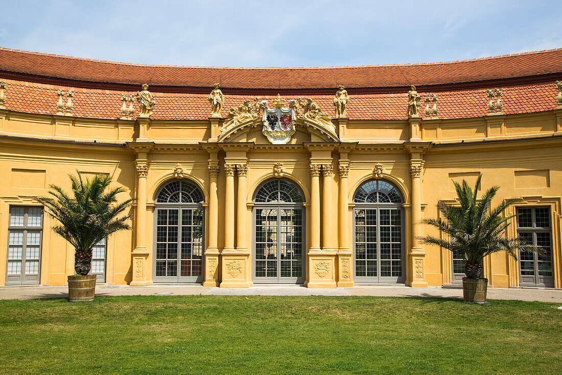 Aussenansicht der Orangerie im Schlossgarten, Erlangen, Franken, Bayern, Deutschland, Europa