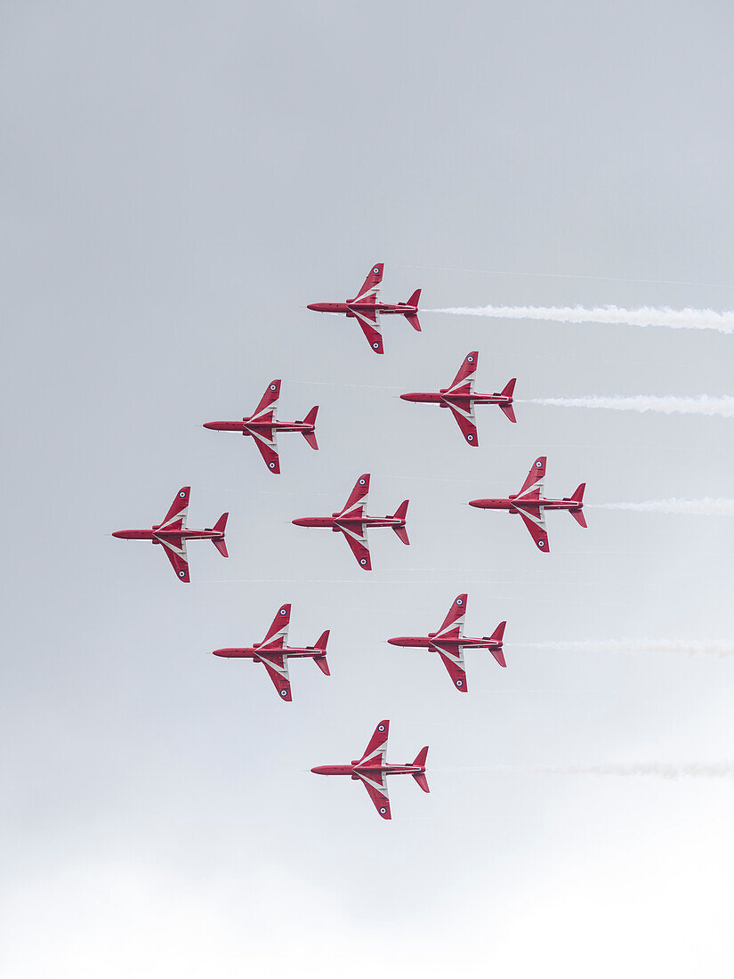 Royal Air Force Kunstflugteam Red Arrows, Goodwood Festival of Speed 2014, Rennsport, Autorennen, Classic Car, Goodwood, Chichester, Sussex, England, Großbritannien