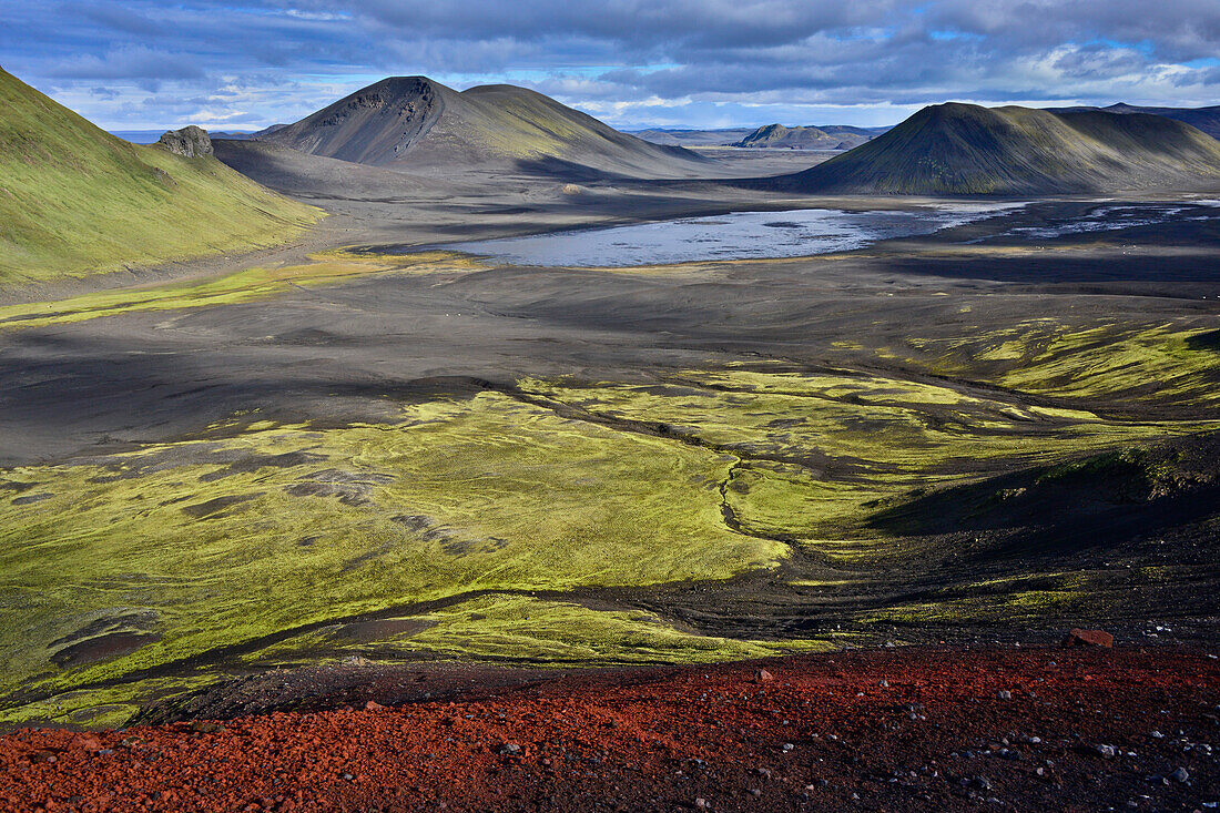 Vulkanische Berglandschaft nahe Ljotipollur See zwischen Fjallabak und Veidivötn, Hochland, Südisland, Island, Europa