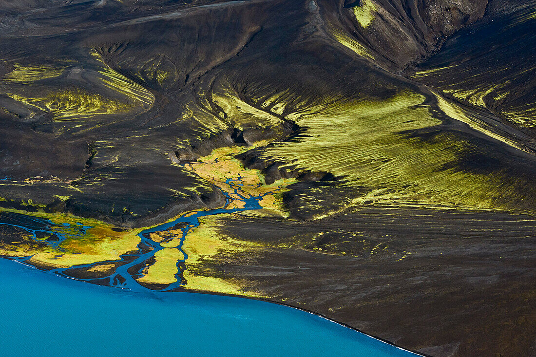 Aerial view of crater lake Snjoölduvatn and asurrounding mountains, Veidivotn, Highlands, South Iceland, Iceland, Europe