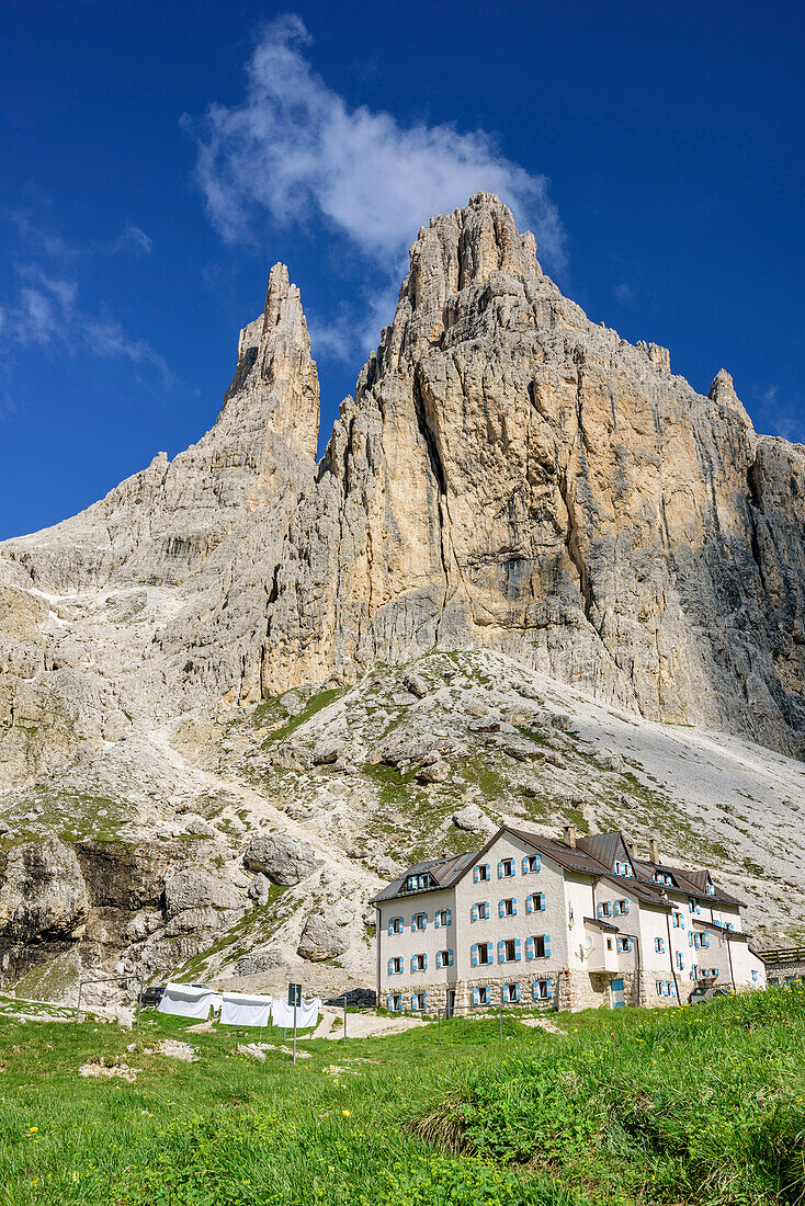 Alimonta-Hütte mit Vajolettürme, Vajolettal, Rosengartengruppe, UNESCO Weltnaturerbe Dolomiten, Dolomiten, Trentino, Italien
