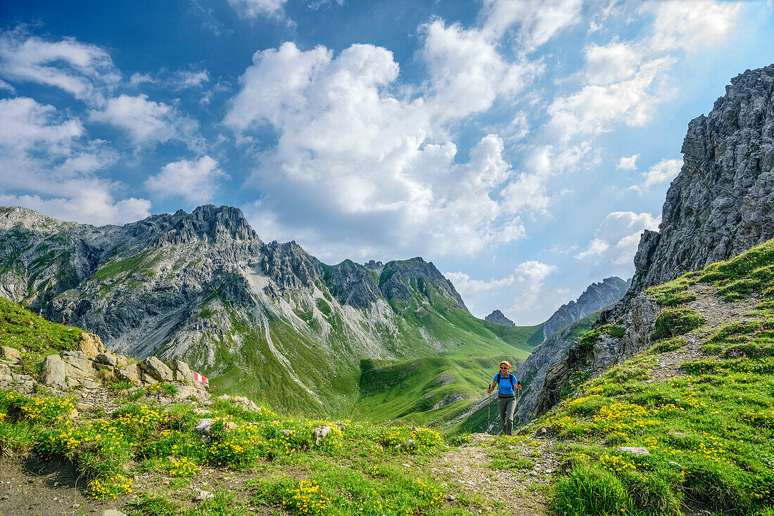 Woman hiking with Landschaftseck and Landschaftsspitze in backgr, Lechtal Alps, Tyrol, Austria