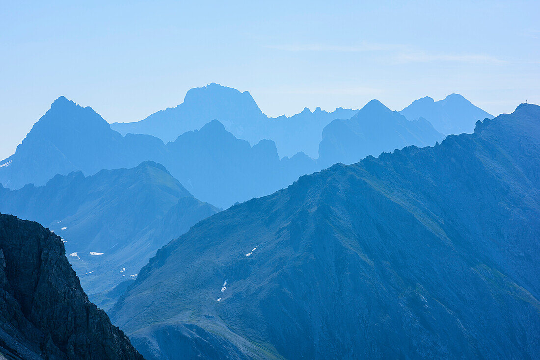 Gebirgskulisse mit Stierlochkopf, Parseierspitze, Griessmuttekopf und Dawinkopf, Lechtaler Alpen, Tirol, Österreich